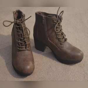 Woman's ankle boots